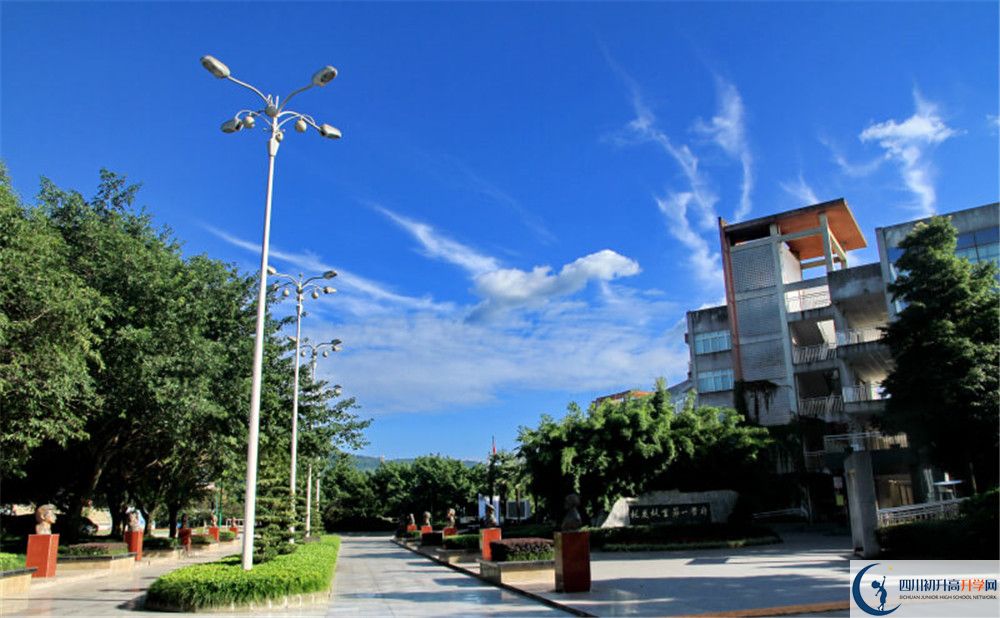 成都市龍泉中學的地址怎么走？