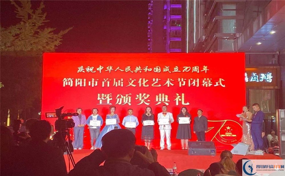 石橋中學高一多久放一次假？					