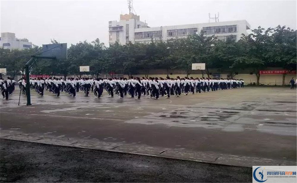 川化中學(xué)地址怎么走？