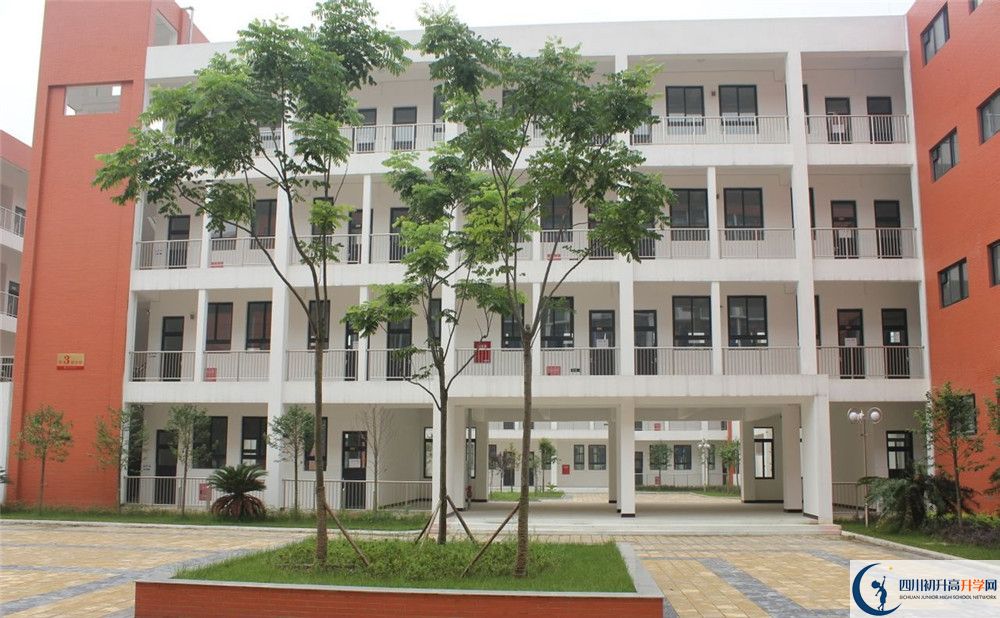 金堂中學(xué)住宿費(fèi)用是多少？