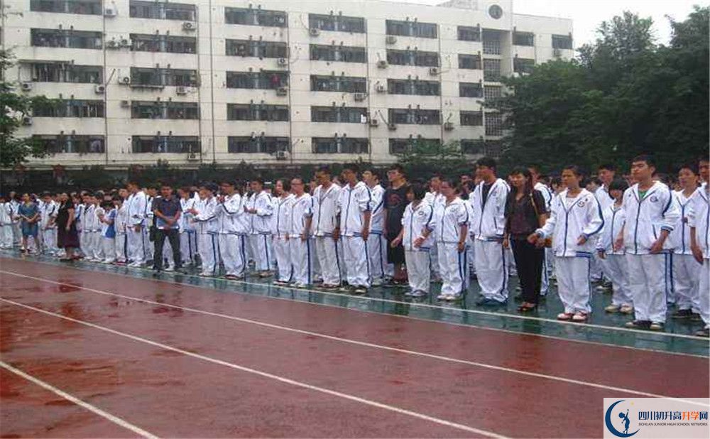 成都市田家炳中學(xué)高中住宿怎么樣？