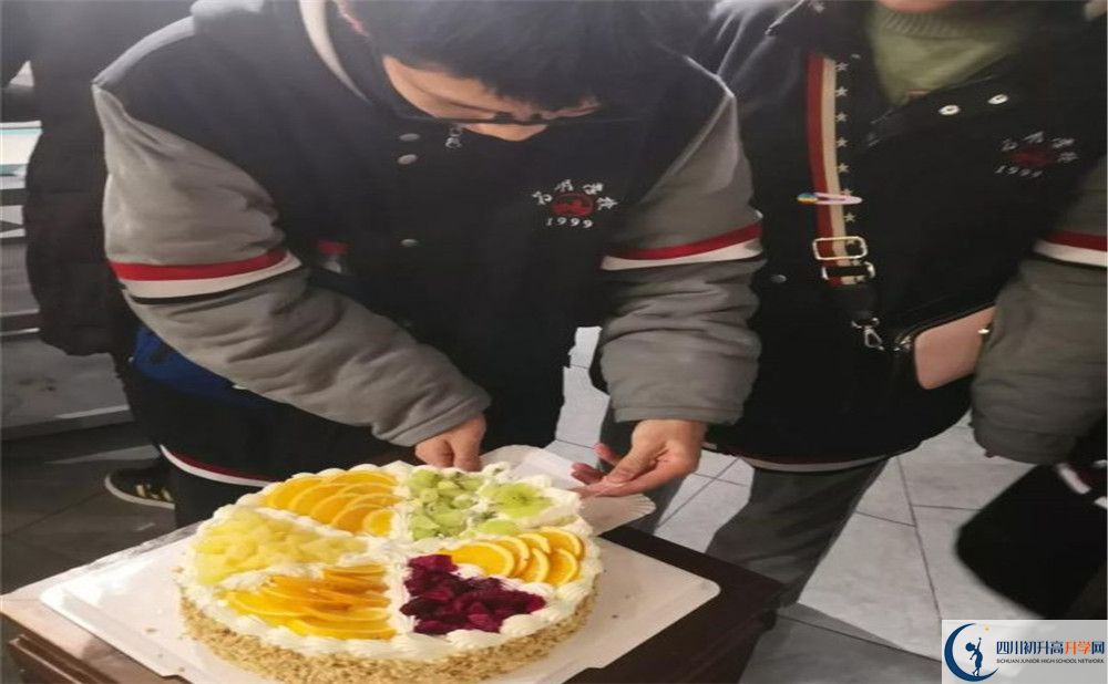 成都新津?yàn)槊鲗W(xué)校高中部地址在哪？