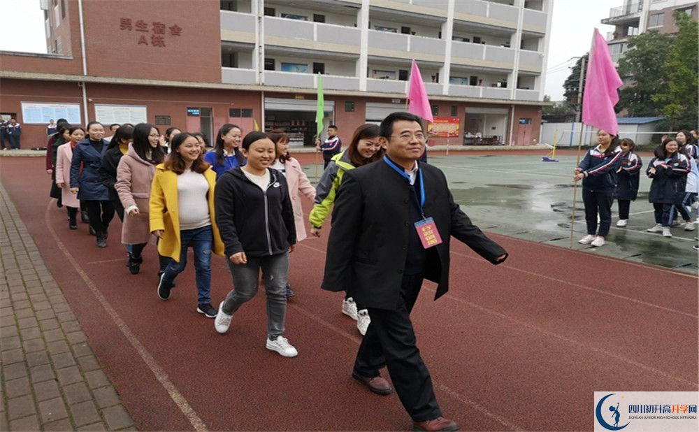 都江堰育才學校平行班與實驗班差多少？