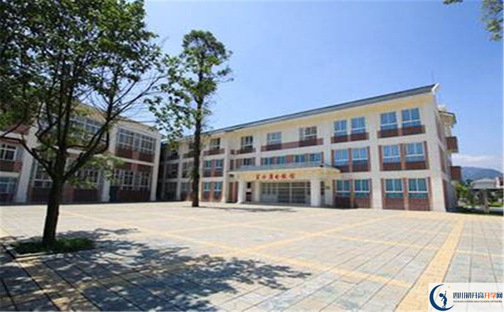 青城山高級中學(xué)平行班與實驗班差多少？