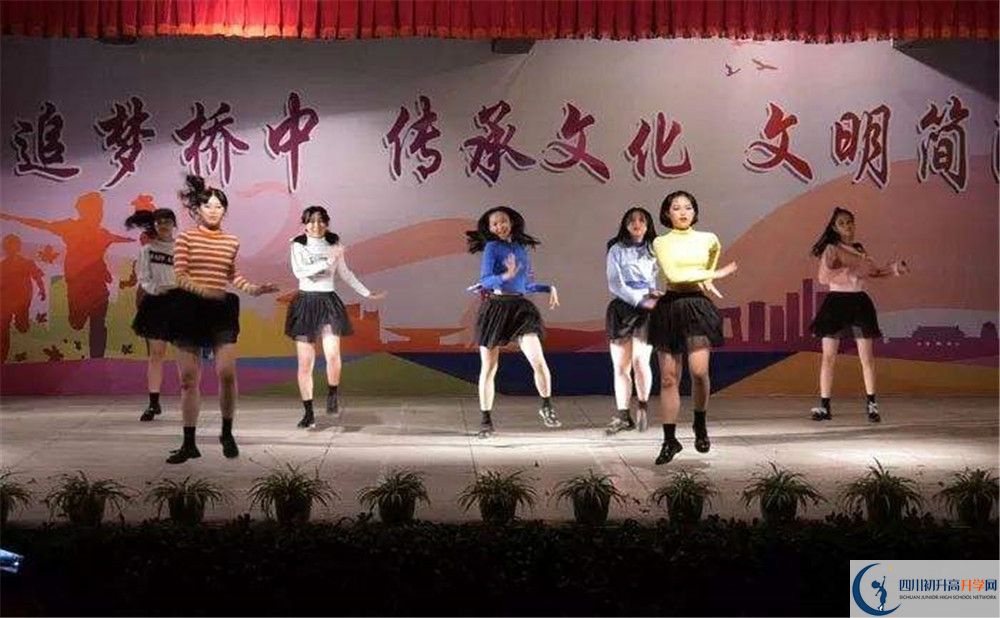 簡陽石橋中學(xué)平行班與實驗班差多少？