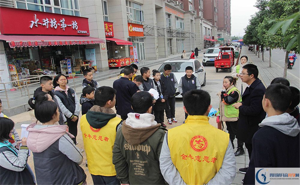 成都石室外國(guó)語(yǔ)學(xué)校實(shí)驗(yàn)班人數(shù)是多少？