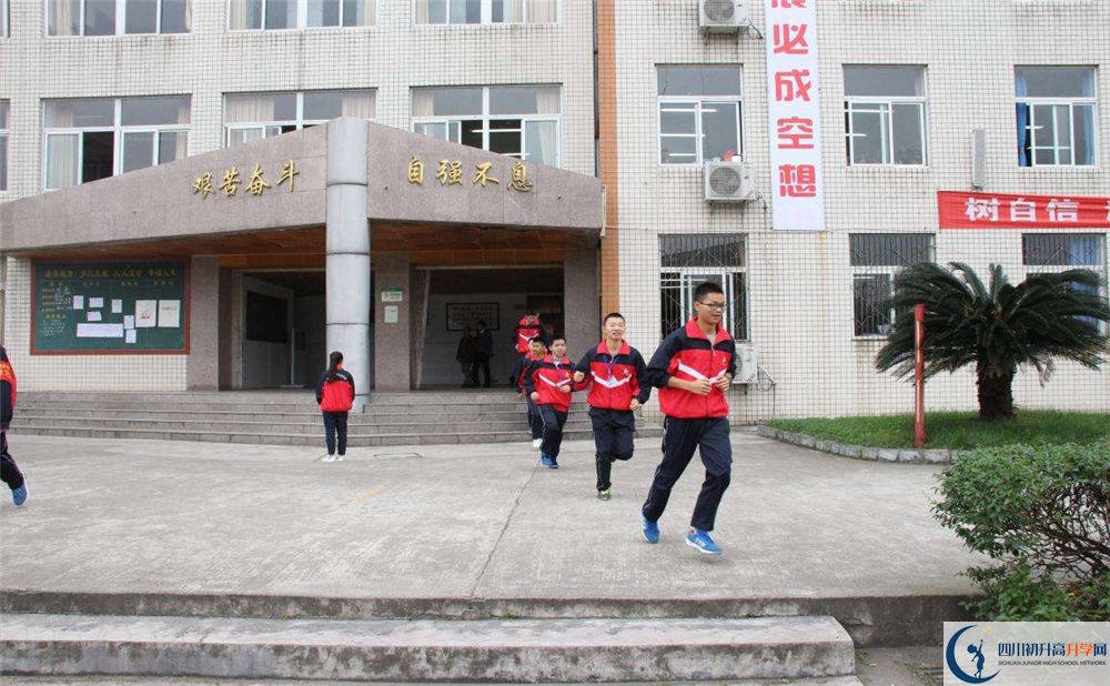 洛帶中學(xué)在全國(guó)高中排名是多少？