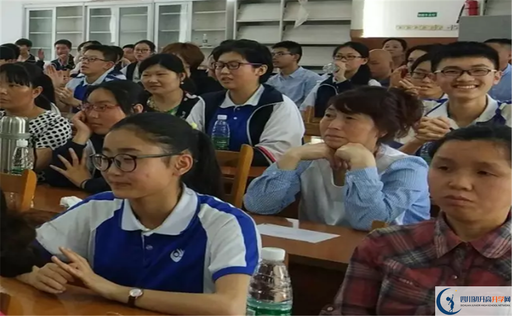 郫縣三中是私立收費(fèi)嗎？