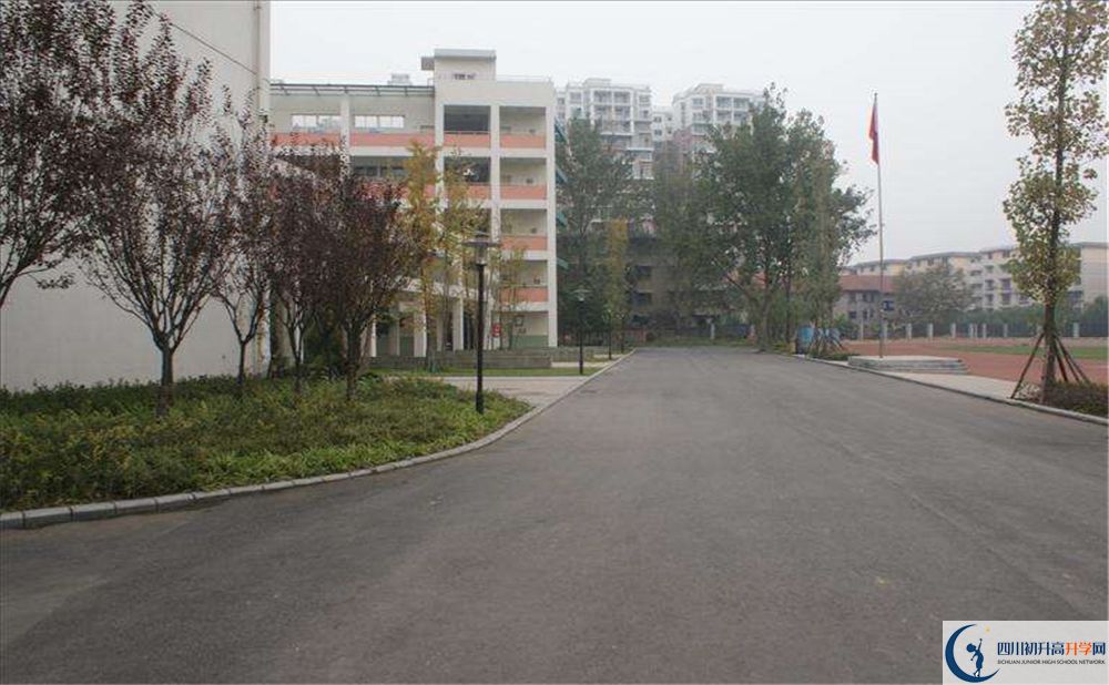 四川師范大學(xué)附屬中學(xué)實(shí)驗(yàn)班學(xué)費(fèi)貴嗎？