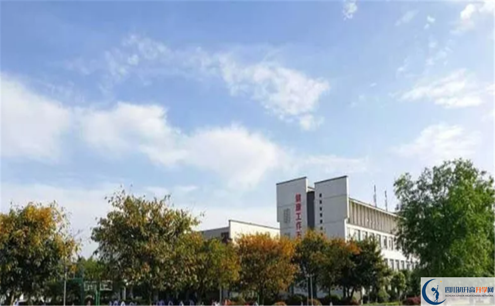 石室白馬中學實驗班學費貴嗎？