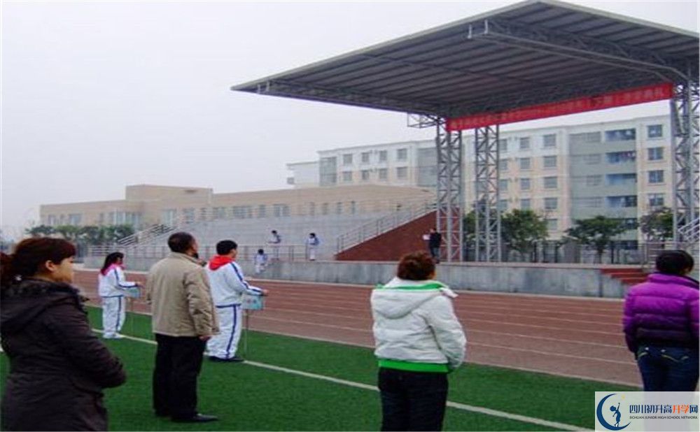 電子科技大學(xué)實(shí)驗(yàn)中學(xué)在校學(xué)生總?cè)藬?shù)是多少？