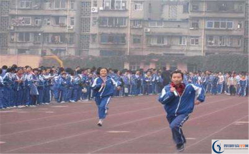 成都新世紀(jì)外國語學(xué)校在校學(xué)生總?cè)藬?shù)是多少？
