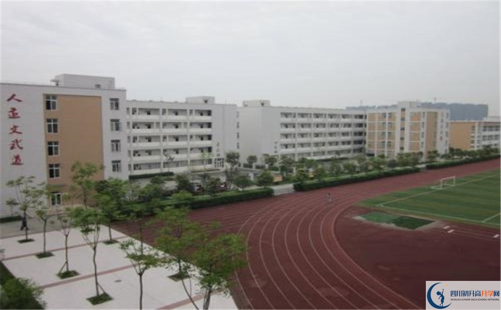 郫縣一中在校學生總人數是多少？