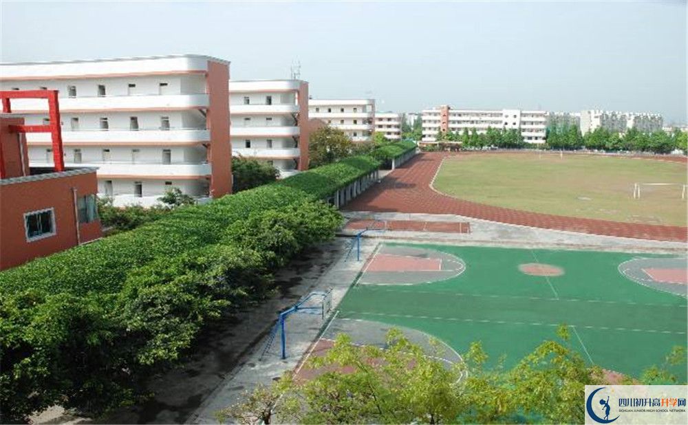 大邑中學在校學生總?cè)藬?shù)是多少？