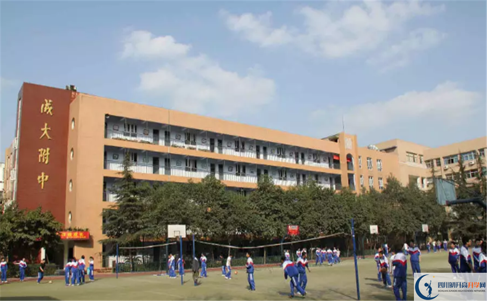 成都大學(xué)附屬中學(xué)軍訓(xùn)多久？